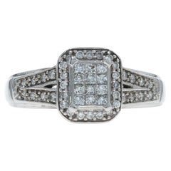 Anello di fidanzamento a forma di cluster di diamanti in oro bianco - 10k Princess 
Round .50ctw