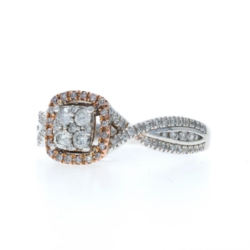 Anello di fidanzamento a forma di cluster di diamanti in oro bianco - 10k Round .50ctw In condizioni ottime in vendita a Greensboro, NC