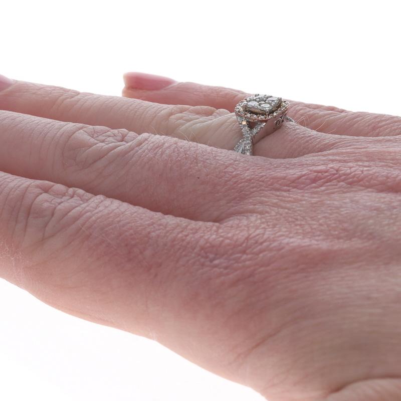 Donna Anello di fidanzamento a forma di cluster di diamanti in oro bianco - 10k Round .50ctw in vendita