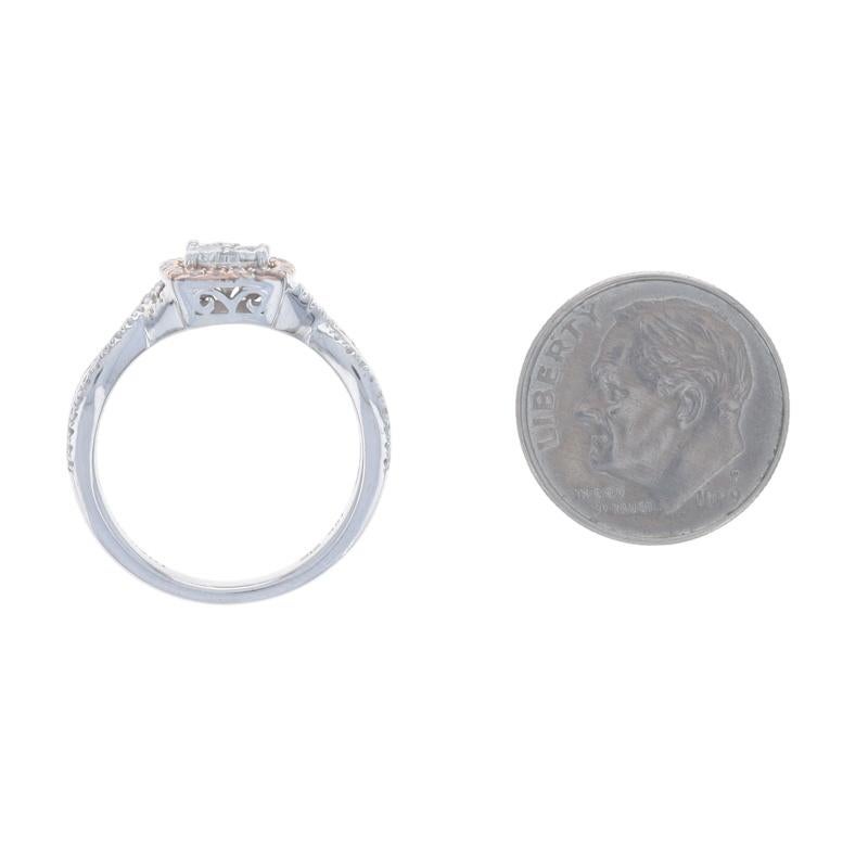 Anello di fidanzamento a forma di cluster di diamanti in oro bianco - 10k Round .50ctw in vendita 1