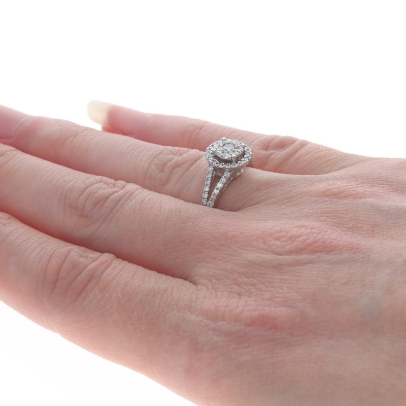 Donna Anello di fidanzamento a forma di cluster di diamanti in oro bianco - 14k Brilliante rotondo 2/3ctw in vendita