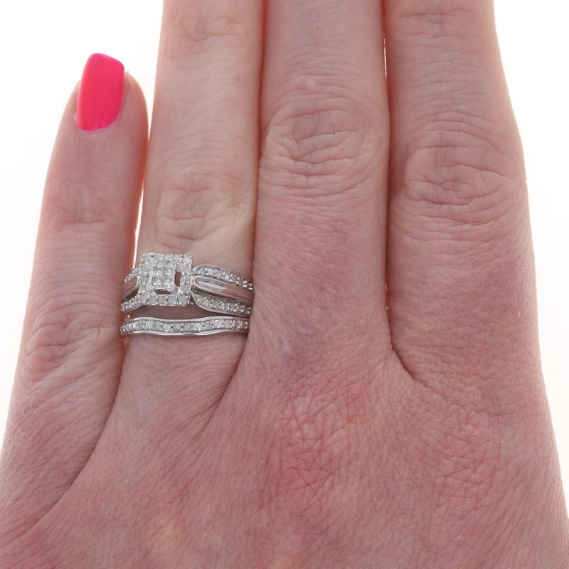 Taille princesse Or blanc Diamond Cluster Halo Engagement Ring Wedding Band 10k Princess .33ctw en vente