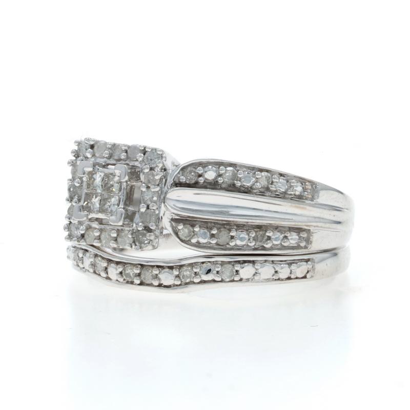 Or blanc Diamond Cluster Halo Engagement Ring Wedding Band 10k Princess .33ctw Excellent état - En vente à Greensboro, NC