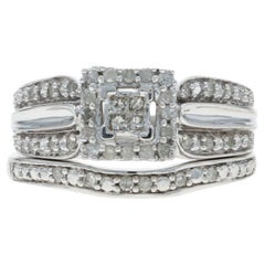 Anillo de compromiso con halo de diamantes en racimo de oro blanco 10k princesa .33ctw