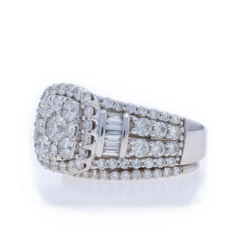 Bague de fiançailles et alliance halo de diamants en or blanc 14 carats 4,50 carats Pour femmes en vente