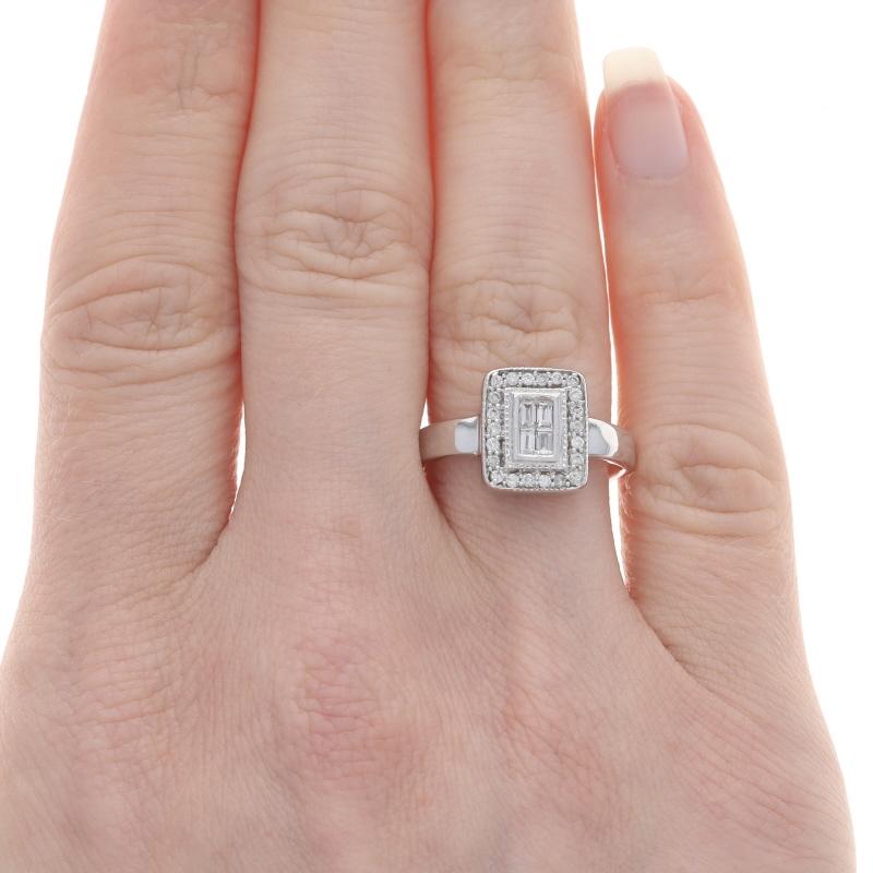 Weißgold Diamant-Cluster-Halo-Ring aus Weißgold - 14k Baguette & Rund .44ctw Milgrain (Rundschliff) im Angebot