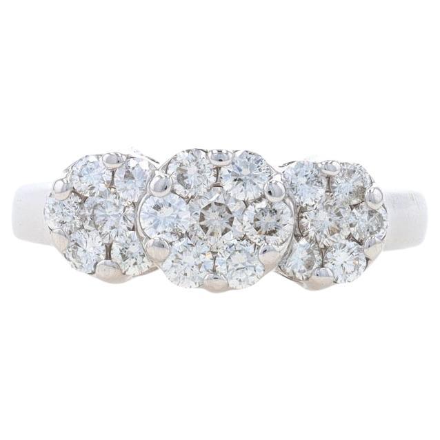 Bague de fiançailles à trois pierres avec halo de diamants en or blanc 14 carats rnd 1,00 ctw