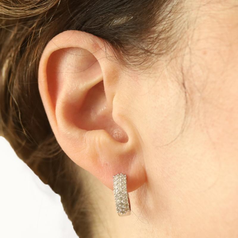 Pendientes de aro de racimo de diamantes de oro blanco 14k redondos brillantes 1,18ctw perforados Corte redondo en venta