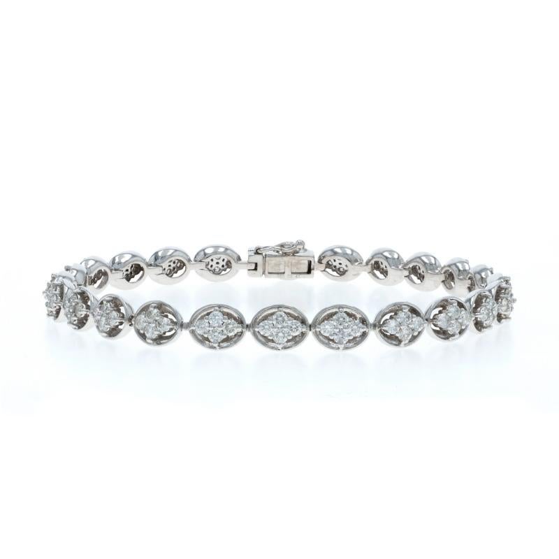 Contenido de metal: Oro blanco de 14 quilates

Información sobre Stone

Diamantes naturales
Quilate(s) 2,41ctw
Talla: Redondo brillante
Color: G - H - I
Claridad: SI2 - I1
Nota sobre la piedra: Peso del diamante grabado

Quilates totales: