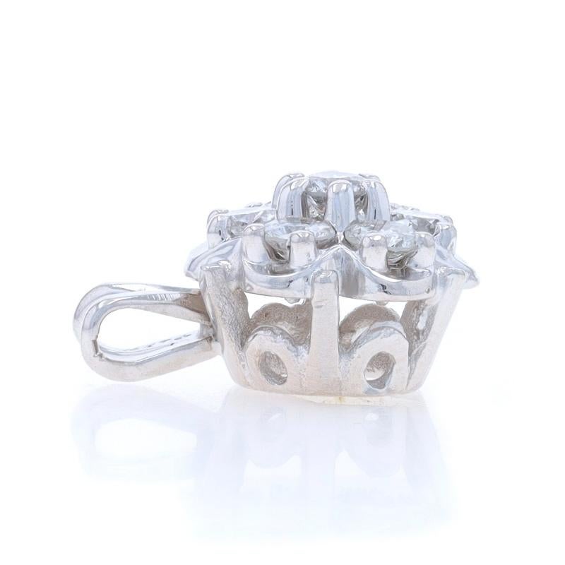 Taglio rotondo Ciondolo a grappolo di diamanti in oro bianco - 14k Brilliante rotondo .50ctw Floreale in vendita