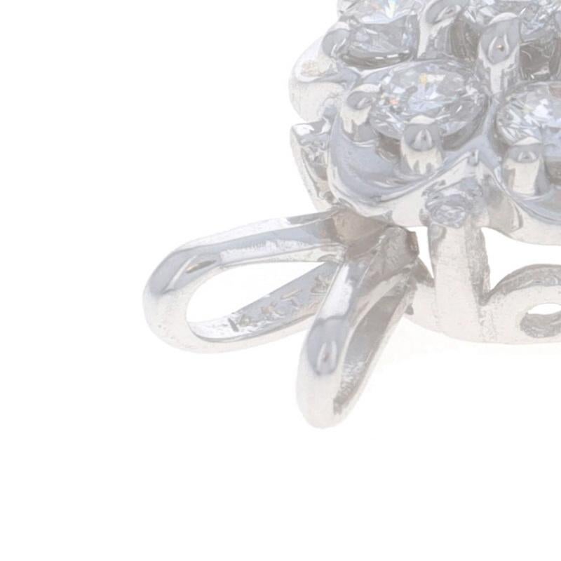 Donna Ciondolo a grappolo di diamanti in oro bianco - 14k Brilliante rotondo .50ctw Floreale in vendita