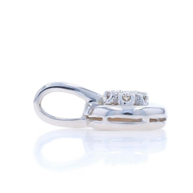 Taglio rotondo Ciondolo a grappolo di diamanti in oro bianco - Cerchio floreale rotondo Brilliante 0,21ctw 18k in vendita