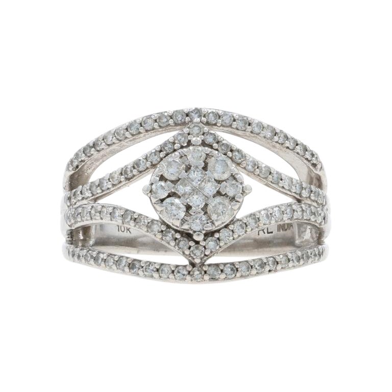 Bague grappe de diamants en or blanc - 10k Princesse et rond .62ctw Floral en vente