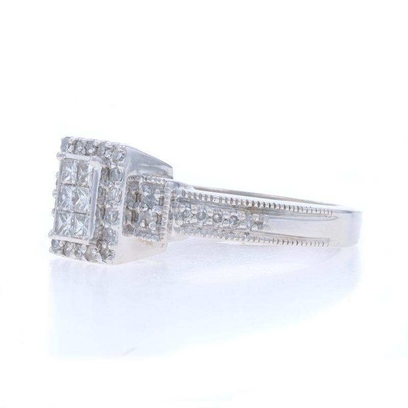 Anillo de Oro Blanco con Racimo de Diamantes 10k Princesa y Halo Milgrain Único de .50ctw en Excelente estado para la venta en Greensboro, NC