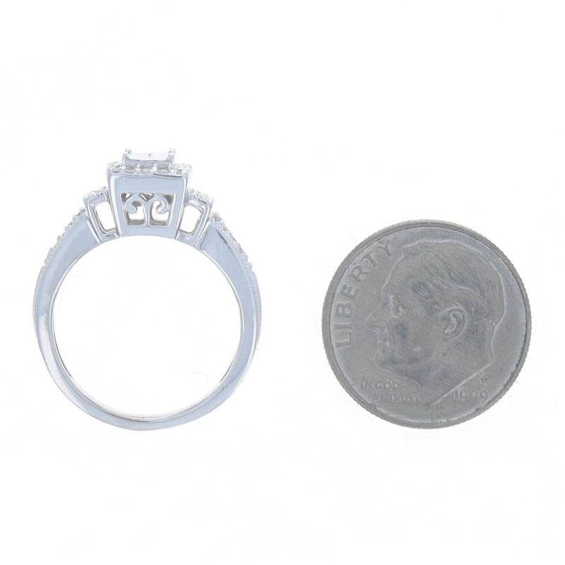 Anillo de Oro Blanco con Racimo de Diamantes 10k Princesa y Halo Milgrain Único de .50ctw en venta 1