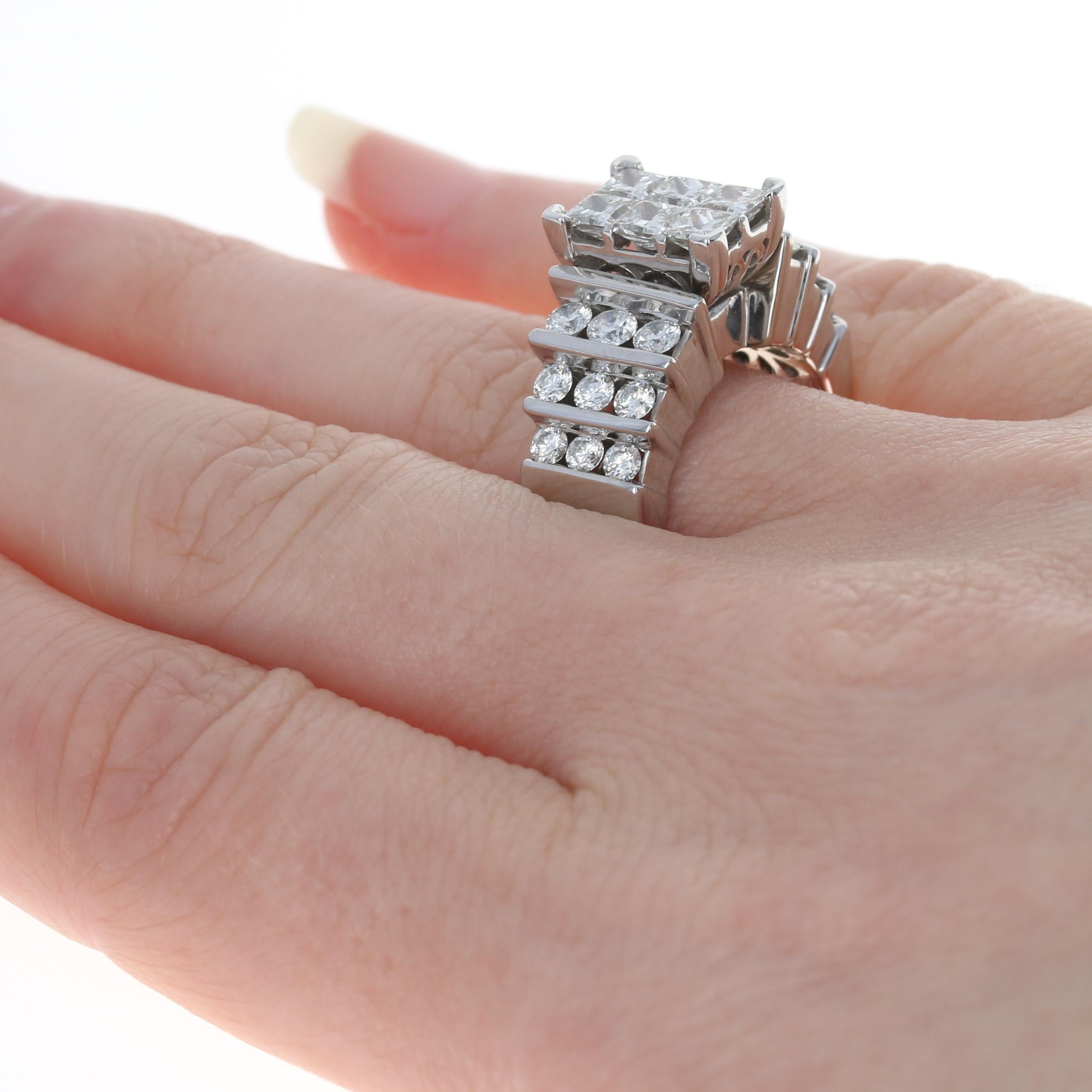 Weißgold-Diamant-Cluster-Ring, 14 Karat, Prinzessin und Rundschliff 2,52 Karat im Zustand „Hervorragend“ in Greensboro, NC