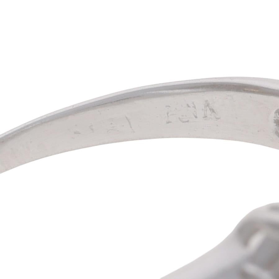 Anello a grappolo di diamanti in oro bianco - 14k Brilliante rotondo .70ctw in vendita 1