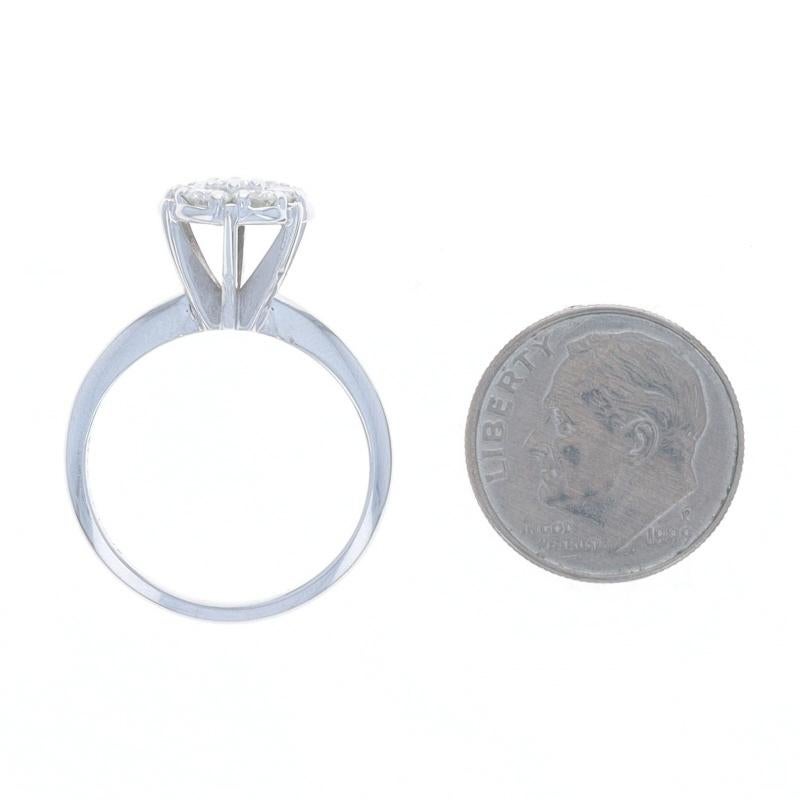 Weißgold-Diamant-Cluster-Ring - 14k Runde Brillant .84ctw Floral Engagement im Angebot 1