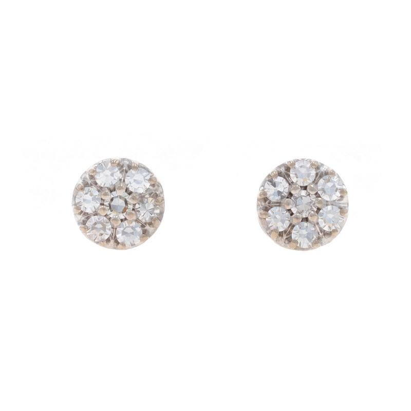 Contenido de metal: Oro blanco de 18 quilates

Información sobre Stone

Diamantes naturales
Quilate(s): .34ctw
Corte: Único
Color: E - F
Claridad: VS1 - VS2

Quilates totales: .34ctw

Estilo Tachuela de racimo
Tipo de cierre: Cierre de