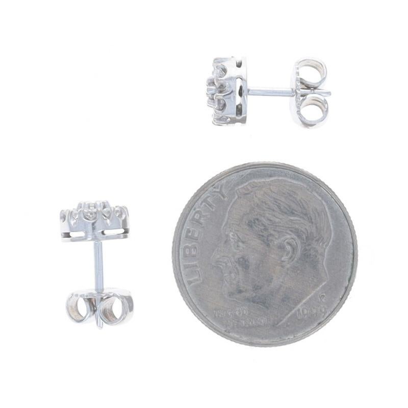 Pendientes de oro blanco con diamantes en racimo 18k único .34ctw perforados en Excelente estado para la venta en Greensboro, NC