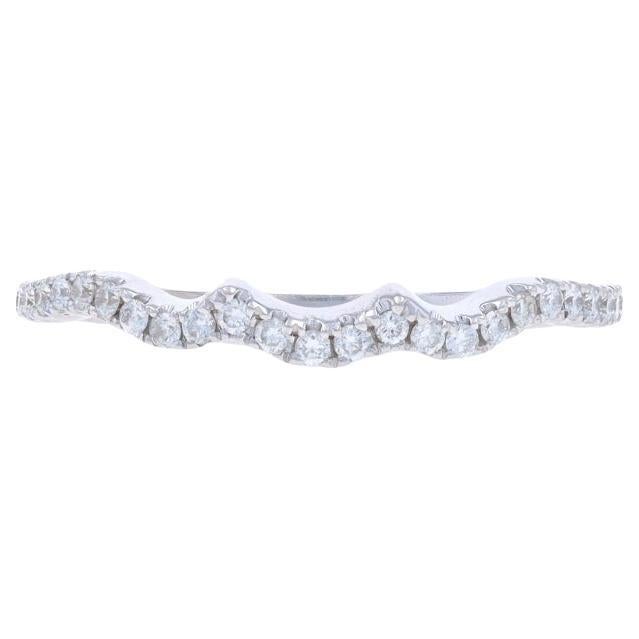 Alianza de oro blanco con contorno de diamante -14k Anillo de guardia redondo brillante .18ctw en venta