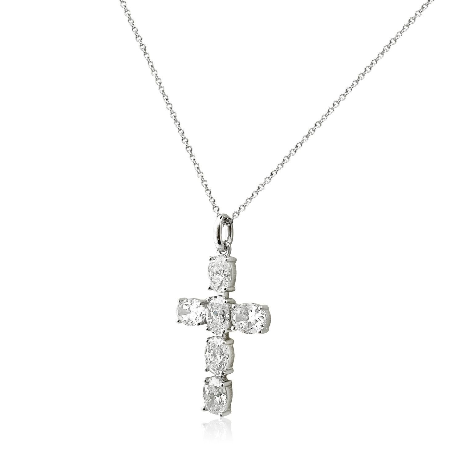 White Gold Diamond Cross Necklace, 3.05 Carat im Zustand „Neu“ im Angebot in Knightsbridge, GB