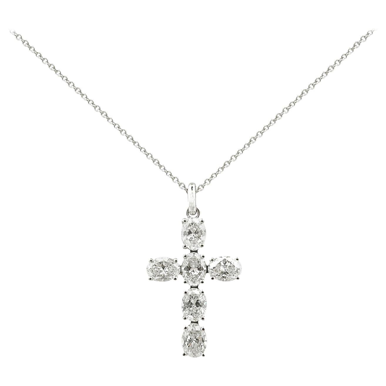 White Gold Diamond Cross Necklace, 3.05 Carat im Angebot
