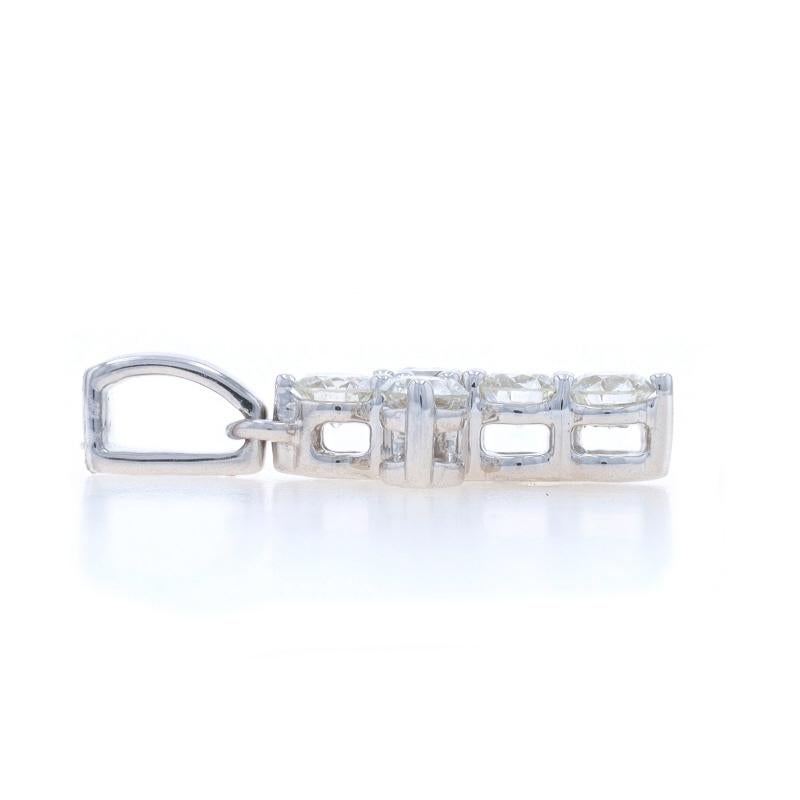 Taille ronde Pendentif croix en or blanc 14k diamant rond brillant .79ctw Faith en vente