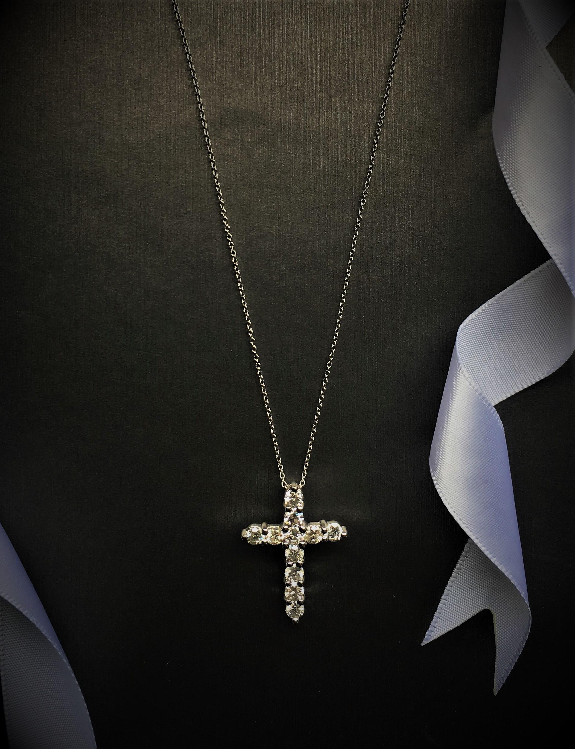 White Gold Diamond Cross Pendant In New Condition In New York, NY
