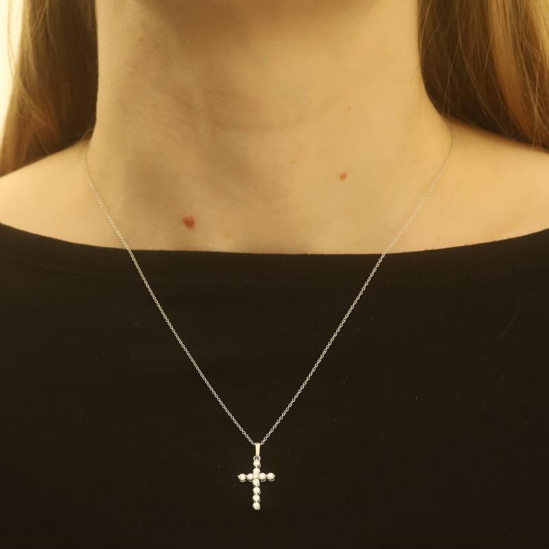 Round Cut White Gold Diamond Cross Pendant Necklace 18