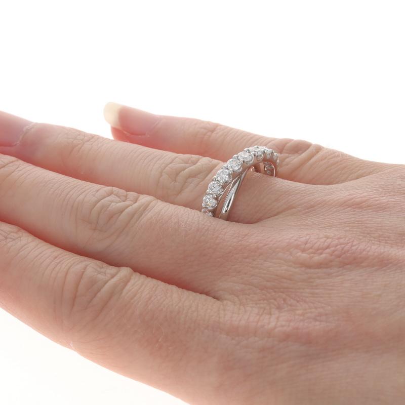 Bague croisée en or blanc 14 carats avec diamants ronds brillants de 1,04 carat Pour femmes en vente