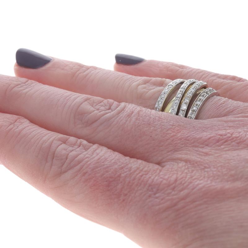 Bandeau croisé en or blanc avec diamant - 18k Round Brilliant .66ctw Ring Sz 6 Pour femmes en vente