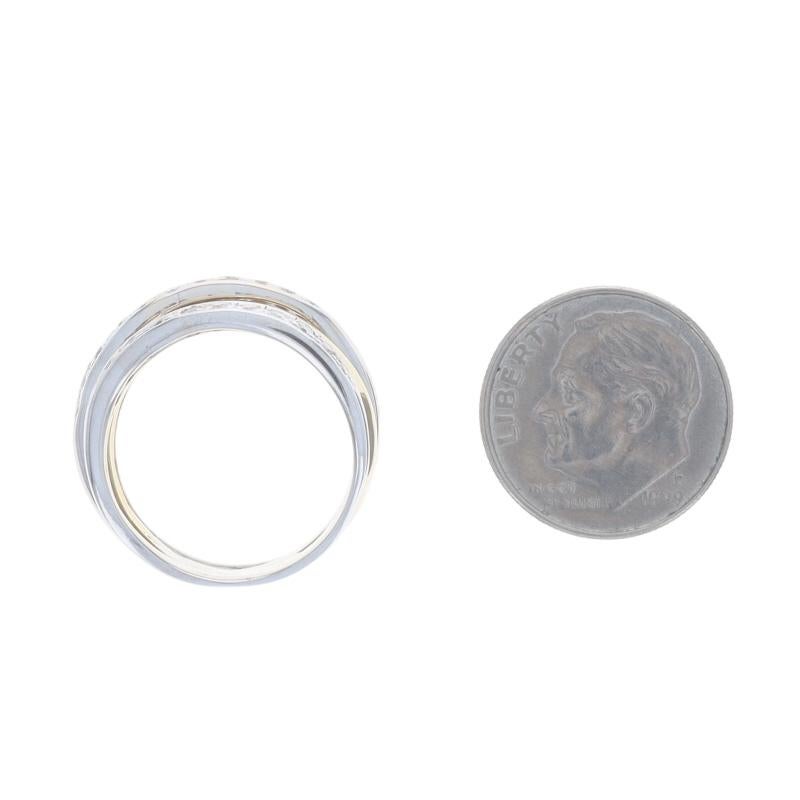 Bandeau croisé en or blanc avec diamant - 18k Round Brilliant .66ctw Ring Sz 6 en vente 1