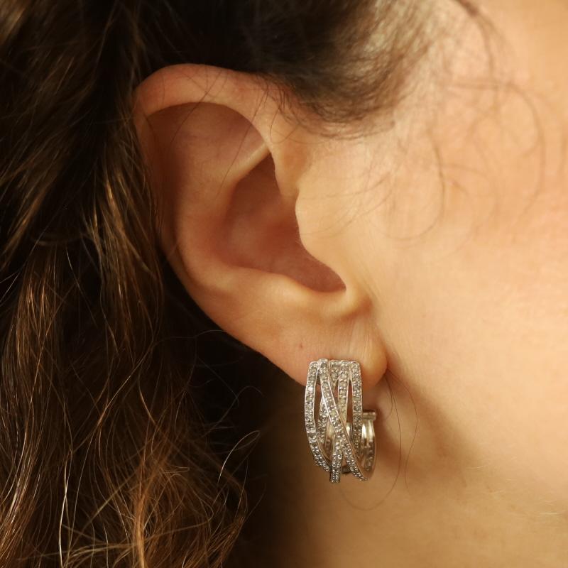 Taglio singolo Orecchini J-Hoop in oro bianco con diamanti incrociati 14k Singolo 1.00ctw Forced in vendita