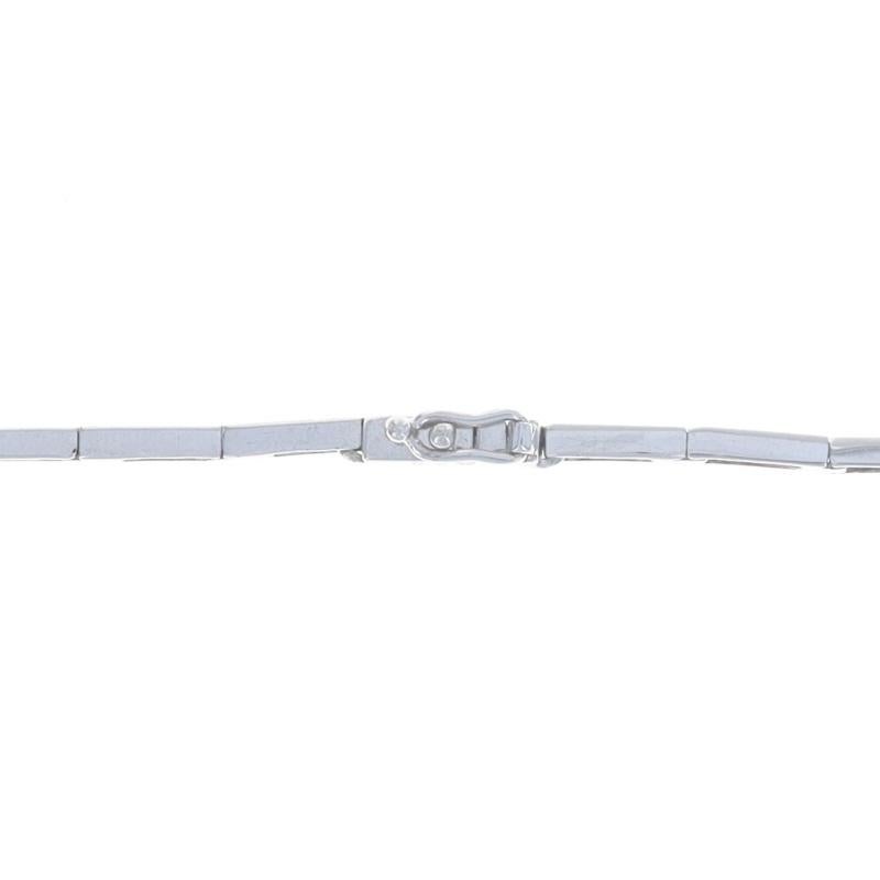 Collier à maillons croisés en or blanc 16