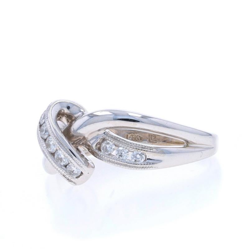 Anello incrociato con diamanti in oro bianco - 14k Brilliante rotondo 0,20ctw Nastro con grana In condizioni ottime in vendita a Greensboro, NC