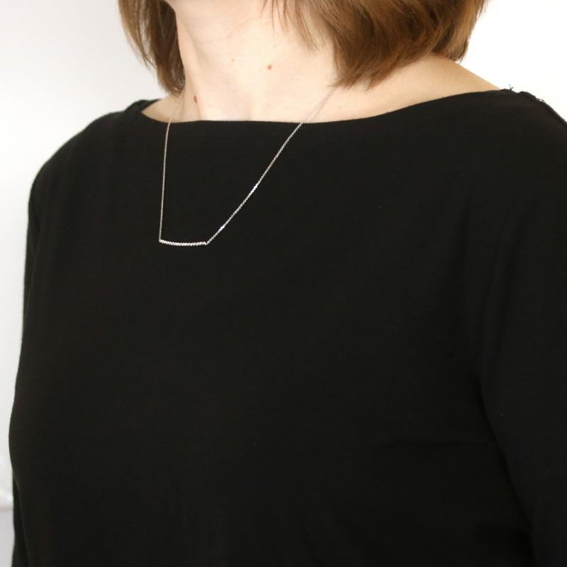 Collana con ciondolo a barre curve con diamanti in oro bianco - 14k Round .32ctw regolabile In condizioni Nuovo in vendita a Greensboro, NC