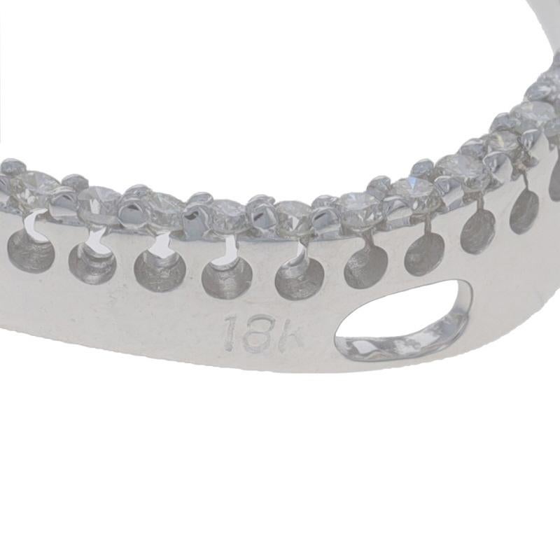 Ciondolo ovale curvo con diamante in oro bianco - 18k Brilliante rotondo .35ctw In condizioni ottime in vendita a Greensboro, NC
