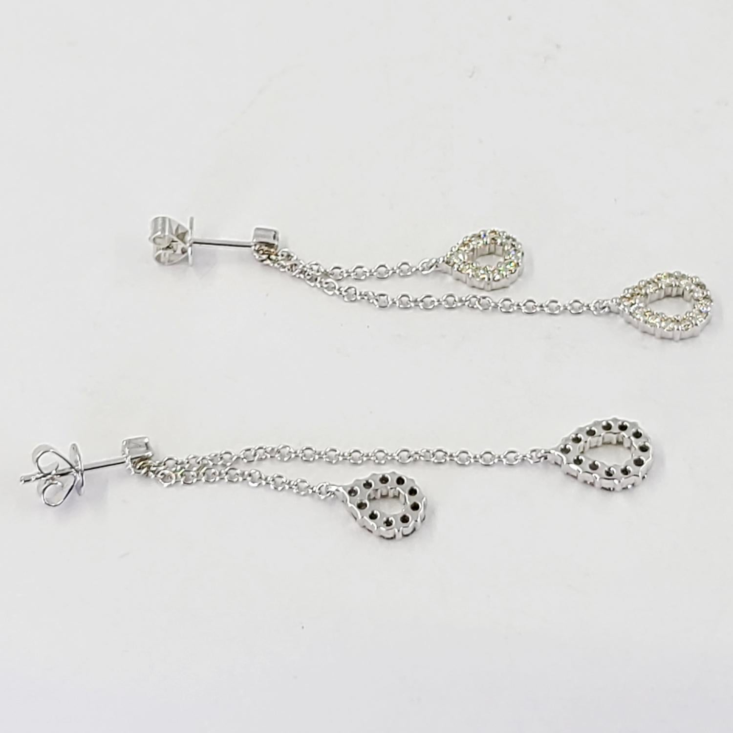 White Gold Diamond Dangle Earrings In Good Condition For Sale In Coral Gables, FL