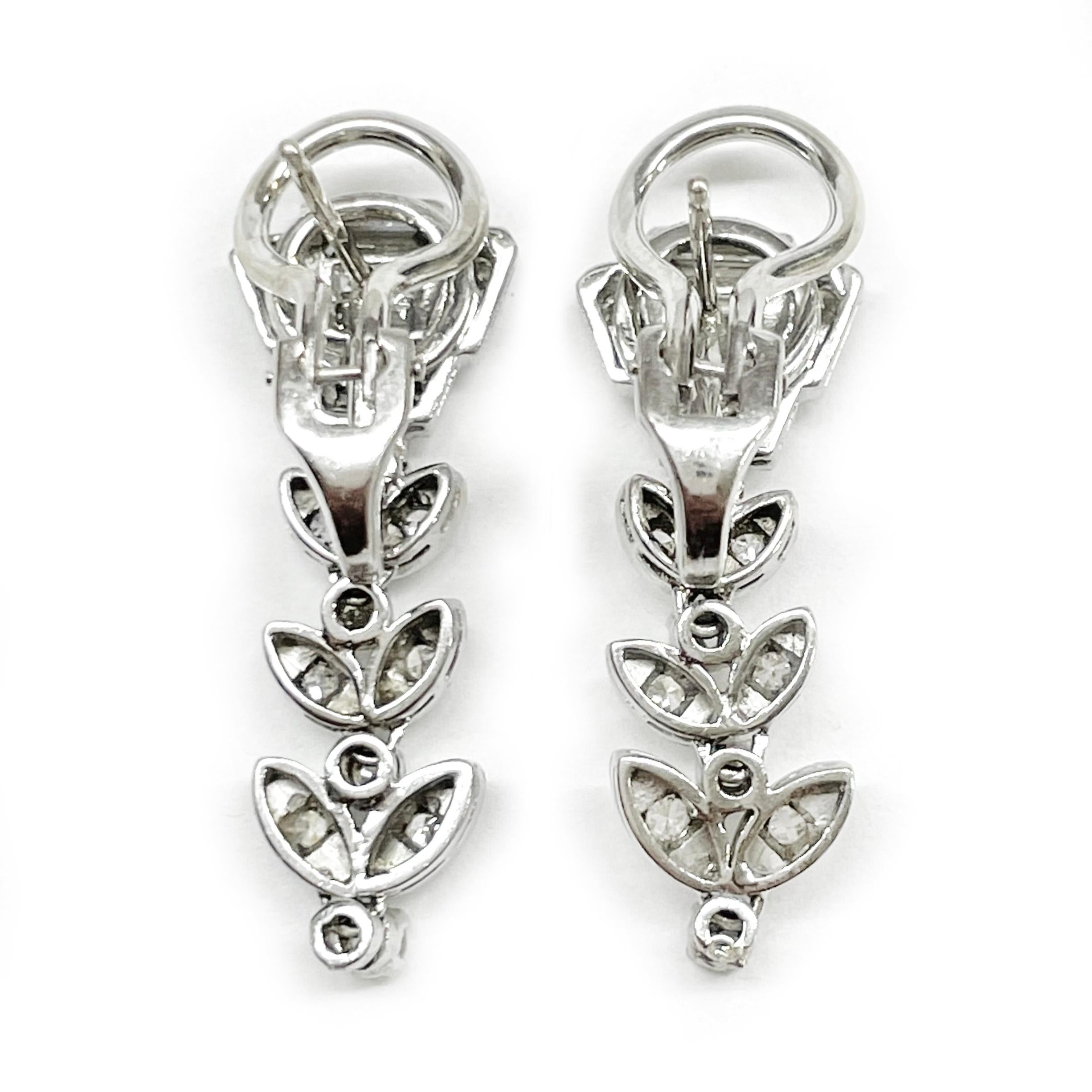 White Gold Diamond Dangle Earrings In Good Condition For Sale In Palm Desert, CA