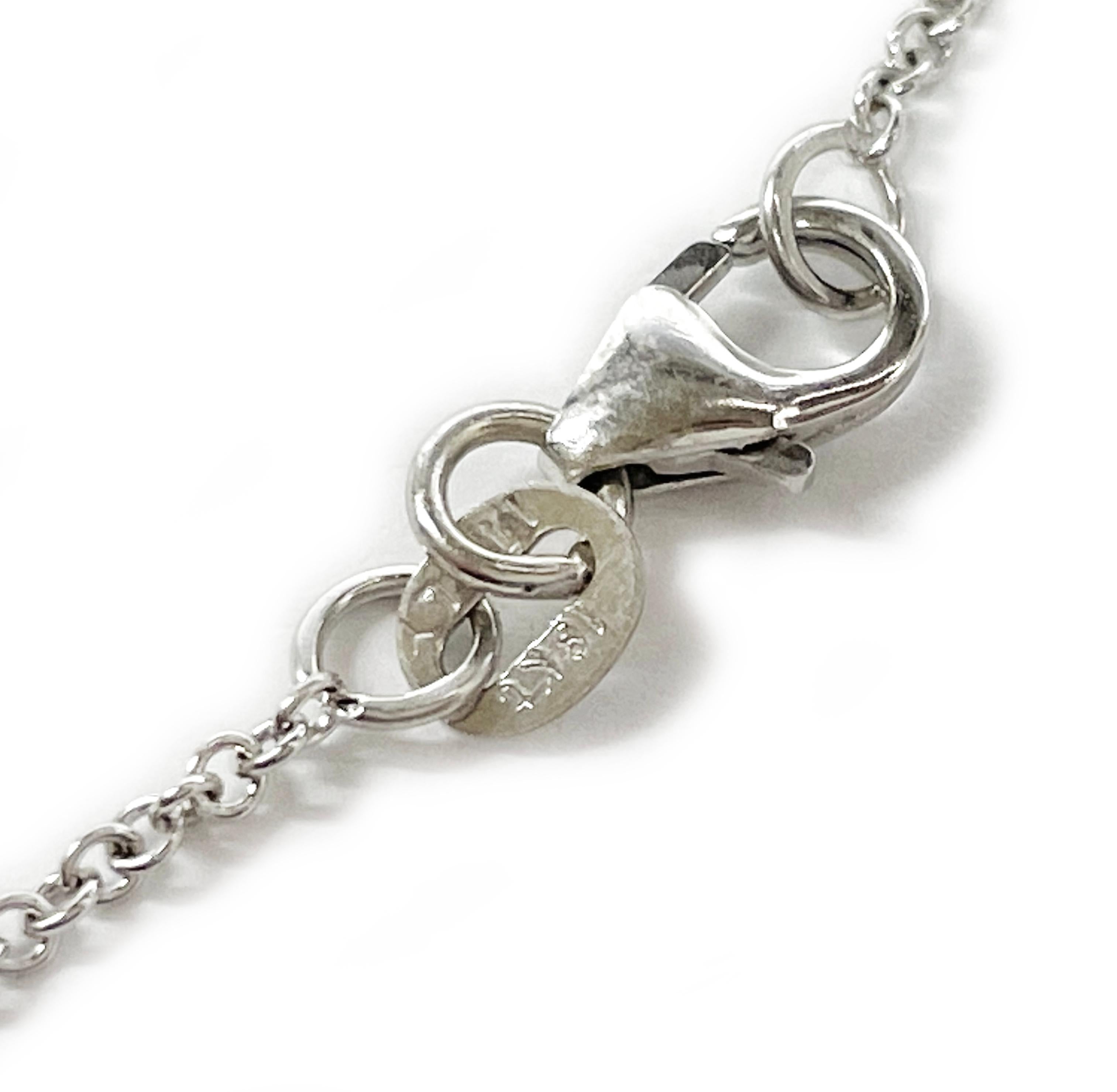 Collana con ciondolo a doppia croce in oro bianco e diamanti In condizioni buone in vendita a Palm Desert, CA