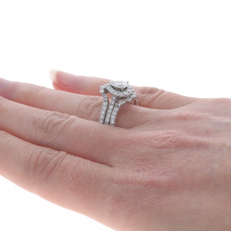 Bague de fiançailles en or blanc avec double halo de diamants - 14k Round Brilliant 1.25ctw Pour femmes en vente