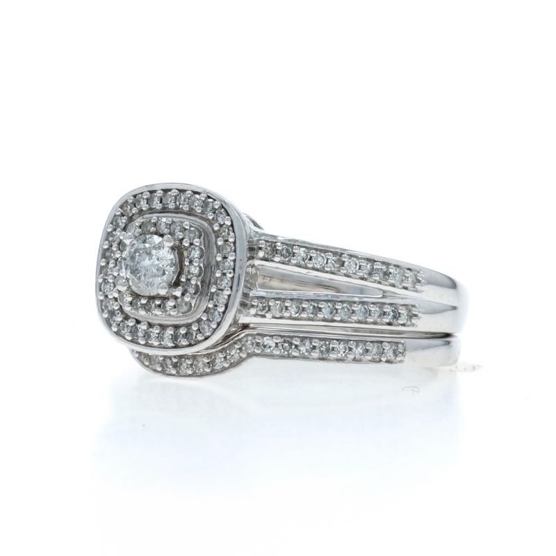 Anello di fidanzamento e fede nuziale a doppio anello con diamante in oro bianco - 10k Round .50ctw In condizioni ottime in vendita a Greensboro, NC