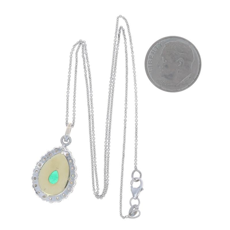 Collier en or blanc avec pendentif double halo en diamant 16