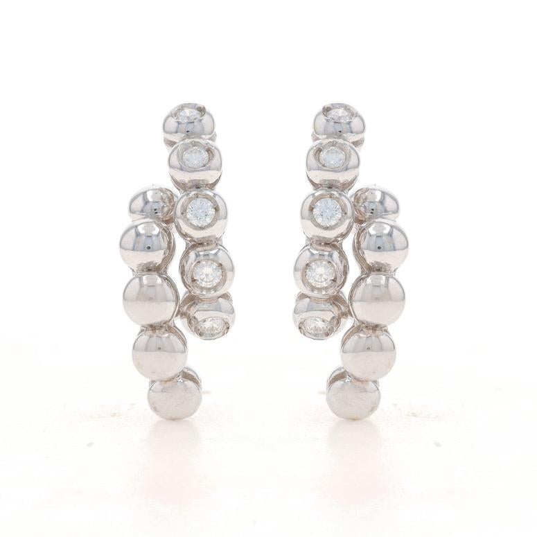 Contenuto del metallo: Oro bianco 18k

Informazioni su A. Stone

Diamanti naturali
Carati: .50cw
Taglio: Rotondo brillante
Colore: F - G
Chiarezza: VS2 - SI1

Carati totali: .50ctw

Stile: Goccia
Tipo di chiusura: Chiusura a farfalla
Tema: Bolla,