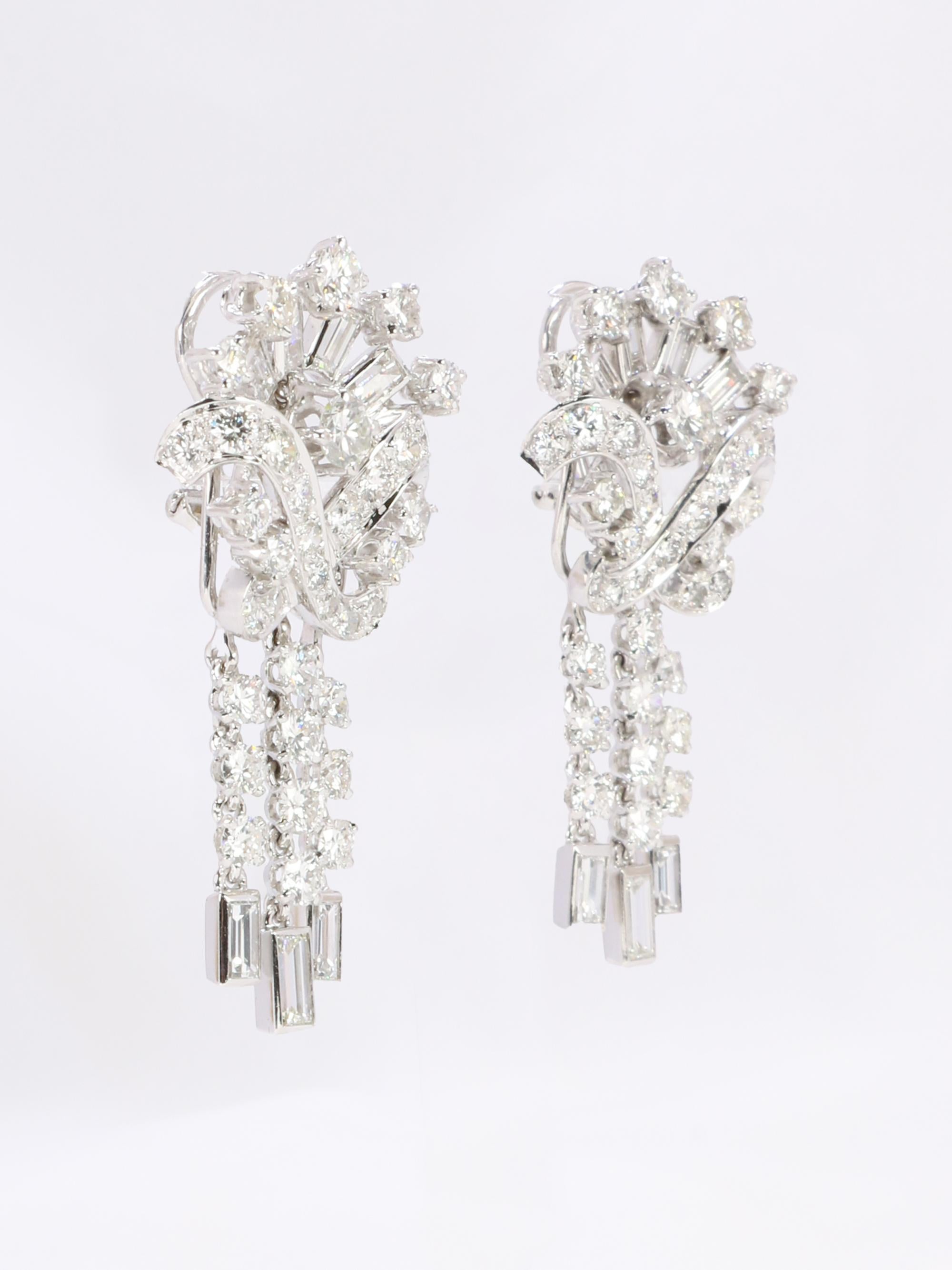 White Gold Diamond Drop Earrings 4.5 Carats In Good Condition For Sale In PARIS, FR