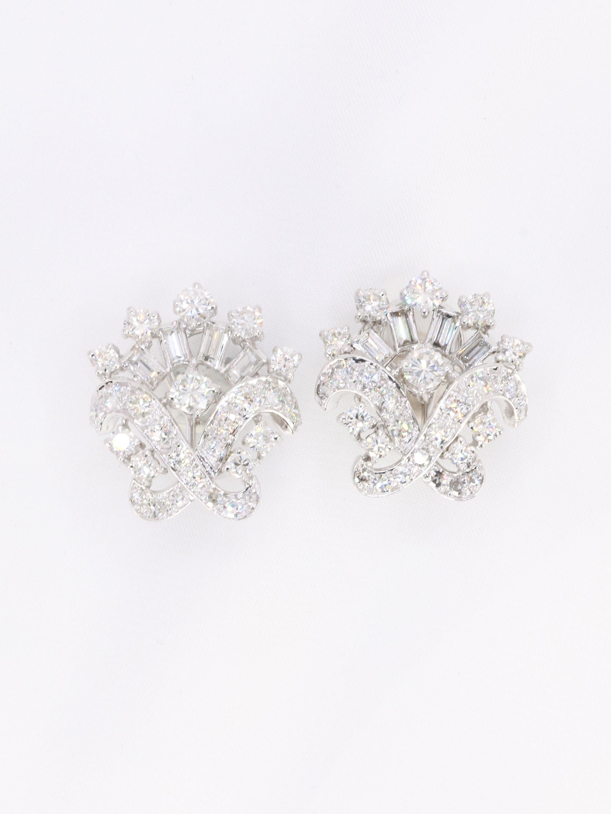 Women's White Gold Diamond Drop Earrings 4.5 Carats For Sale