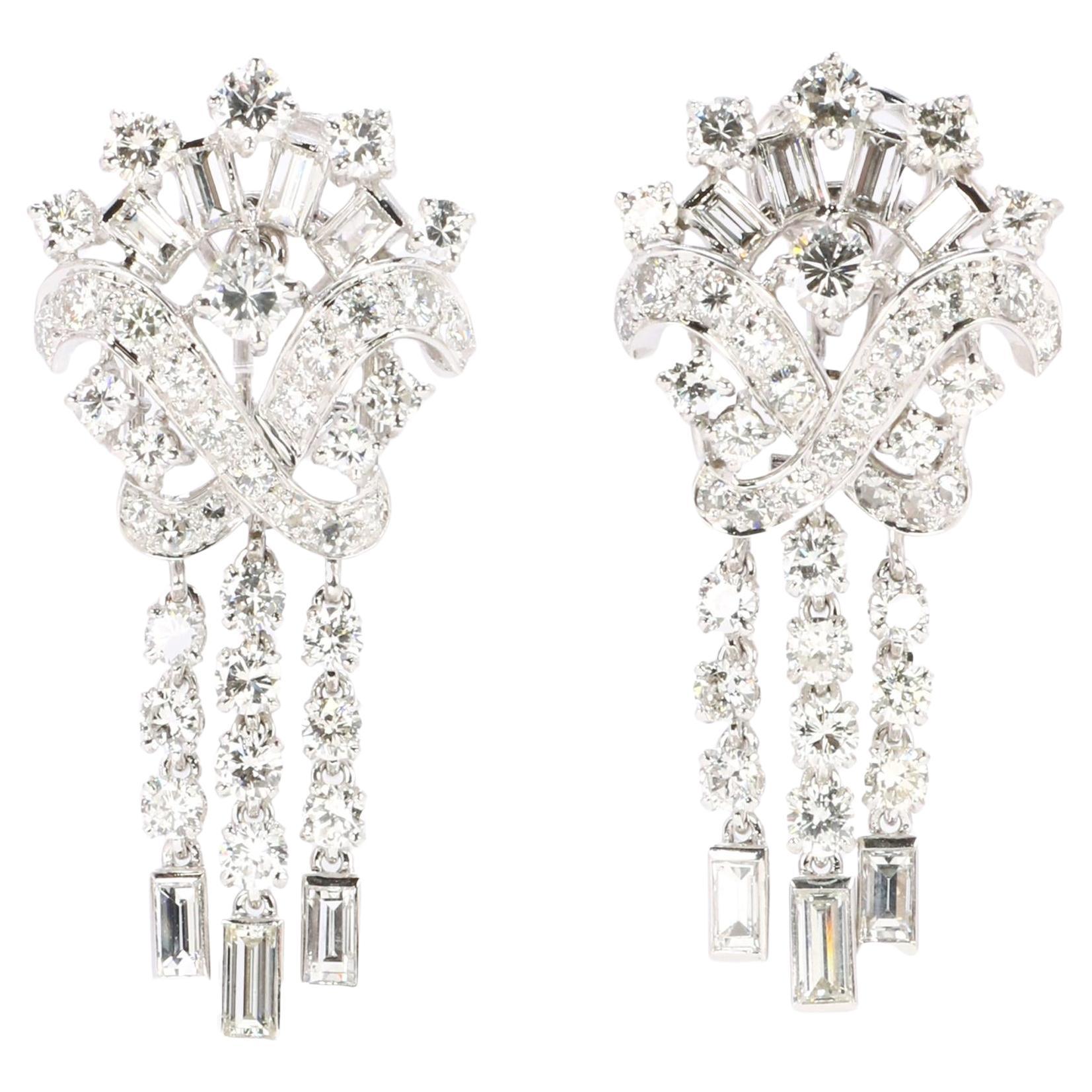 Boucles d'oreilles pendantes en or blanc avec diamants 4,5 carats