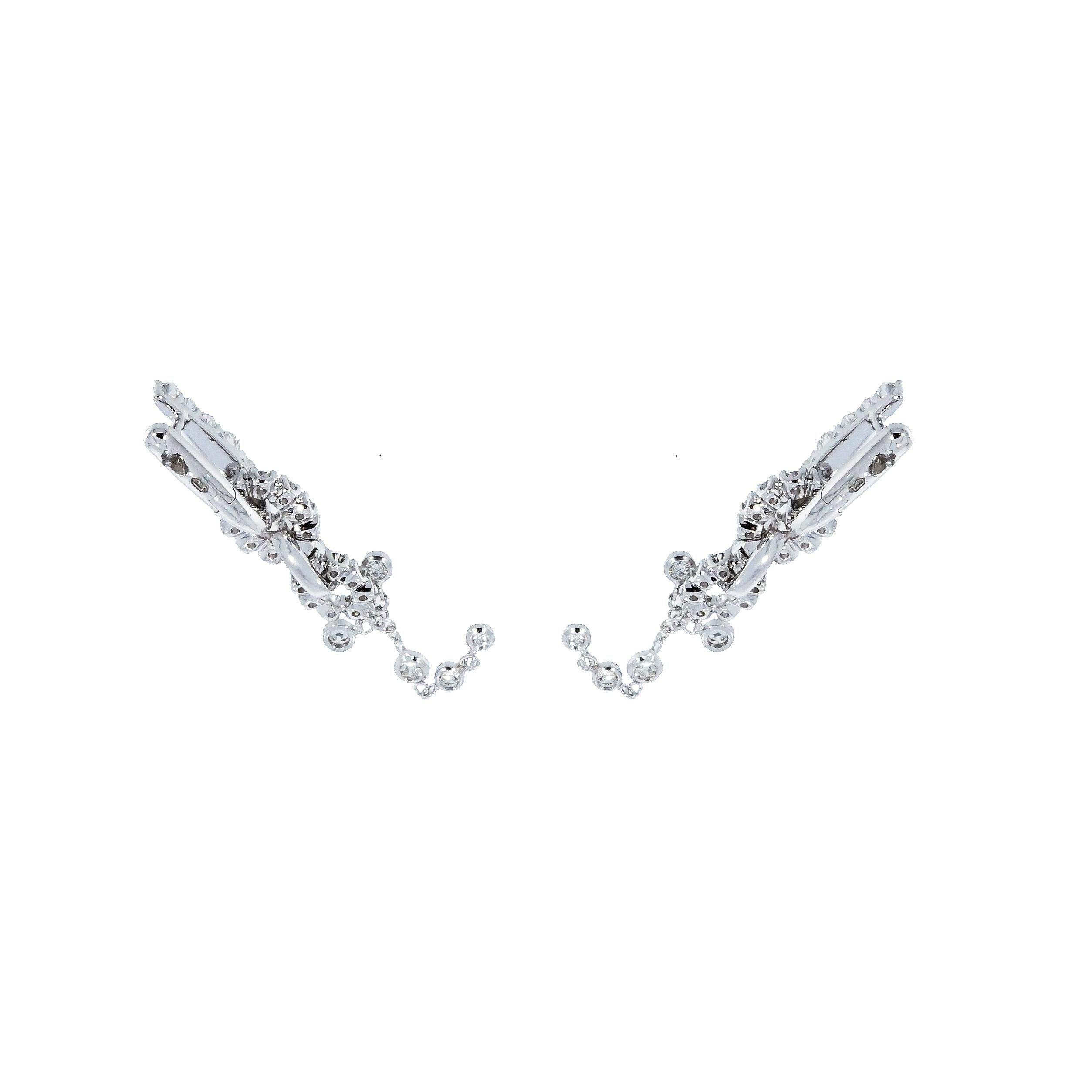 White Gold Diamond Drop Earrings In New Condition In Greenwich, CT