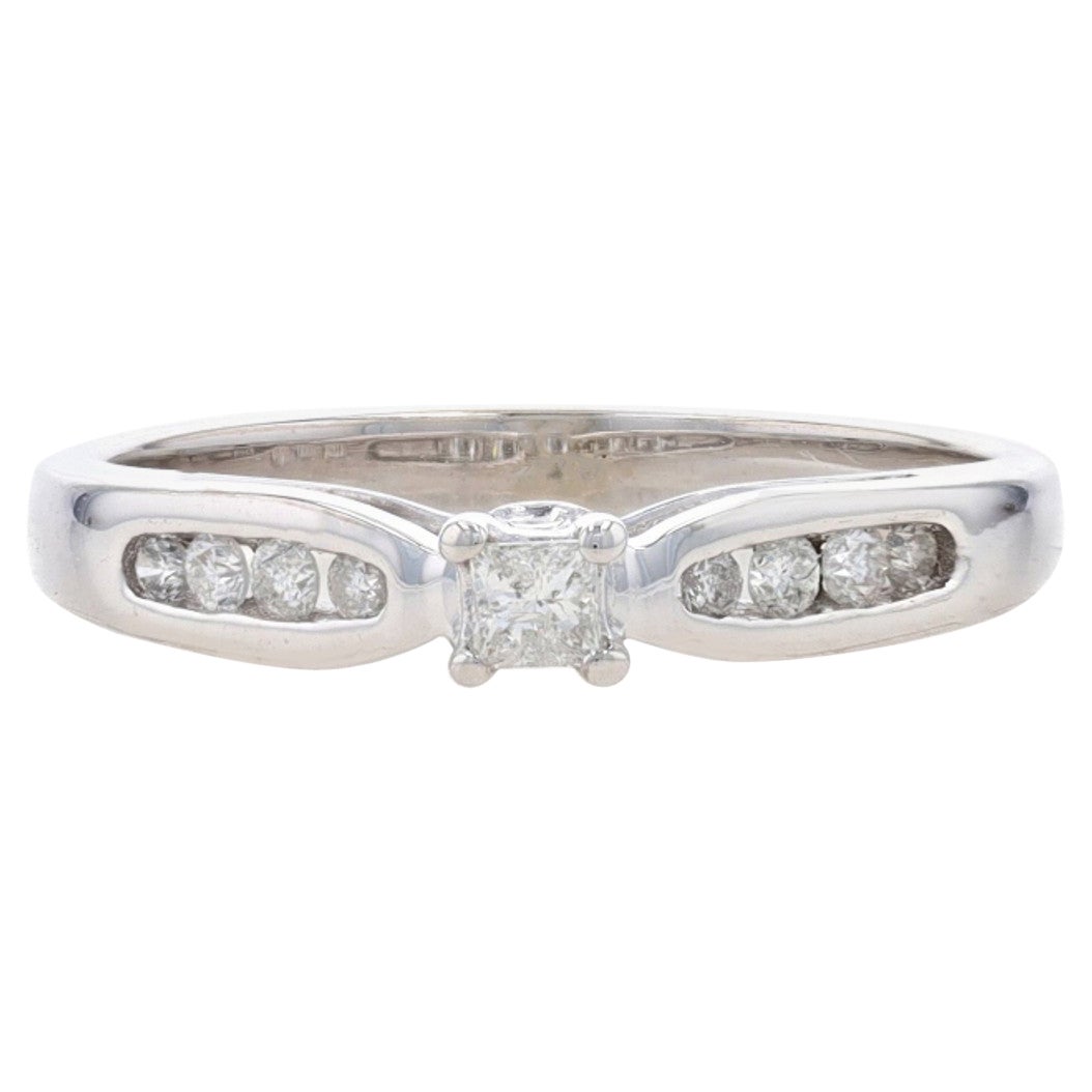 Verlobungsring aus Weißgold mit Diamant 10k Prinzessin und rundem .22ctw Kathedrale
